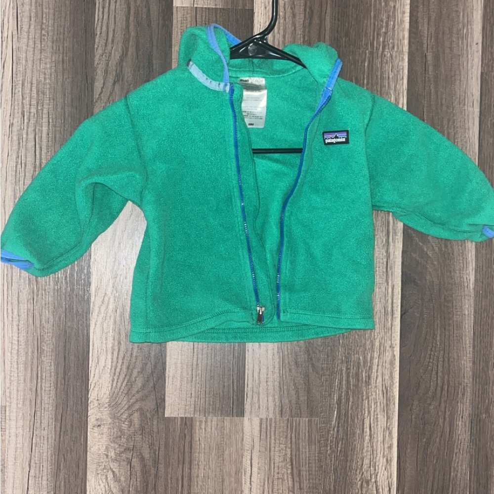 Boy / unisex 18 month Patagonia jacket full zip green and blue.